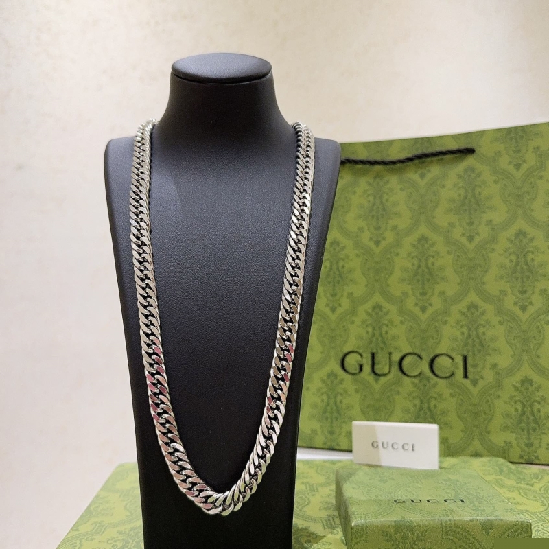 G*u*i necklaces